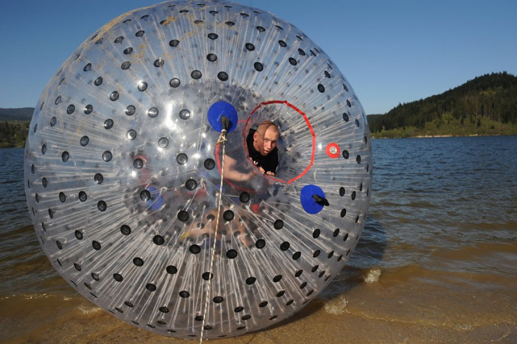 Wspomnienie majówki: Zorbing w Niedzicy