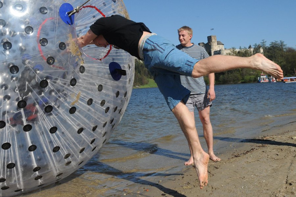 Wspomnienie majówki: Zorbing w Niedzicy