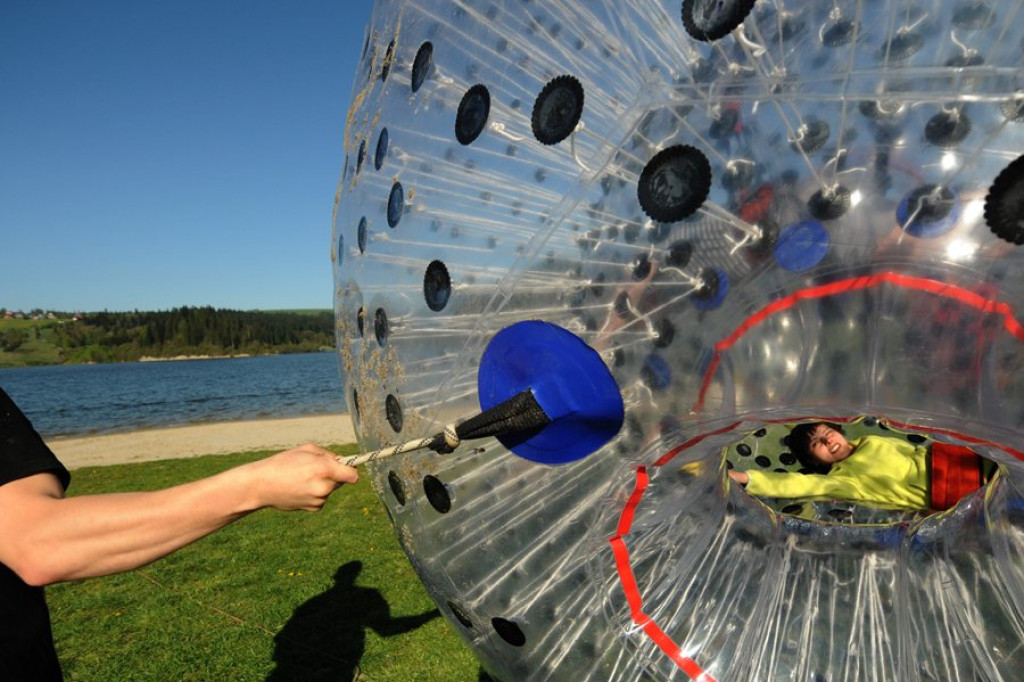 Wspomnienie majówki: Zorbing w Niedzicy