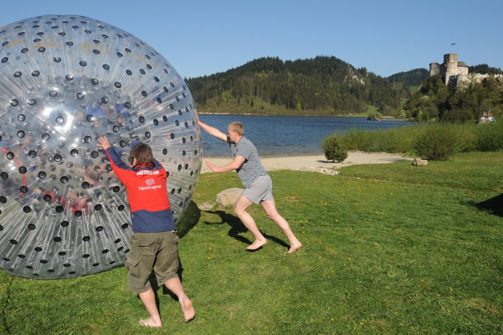 Wspomnienie majówki: Zorbing w Niedzicy