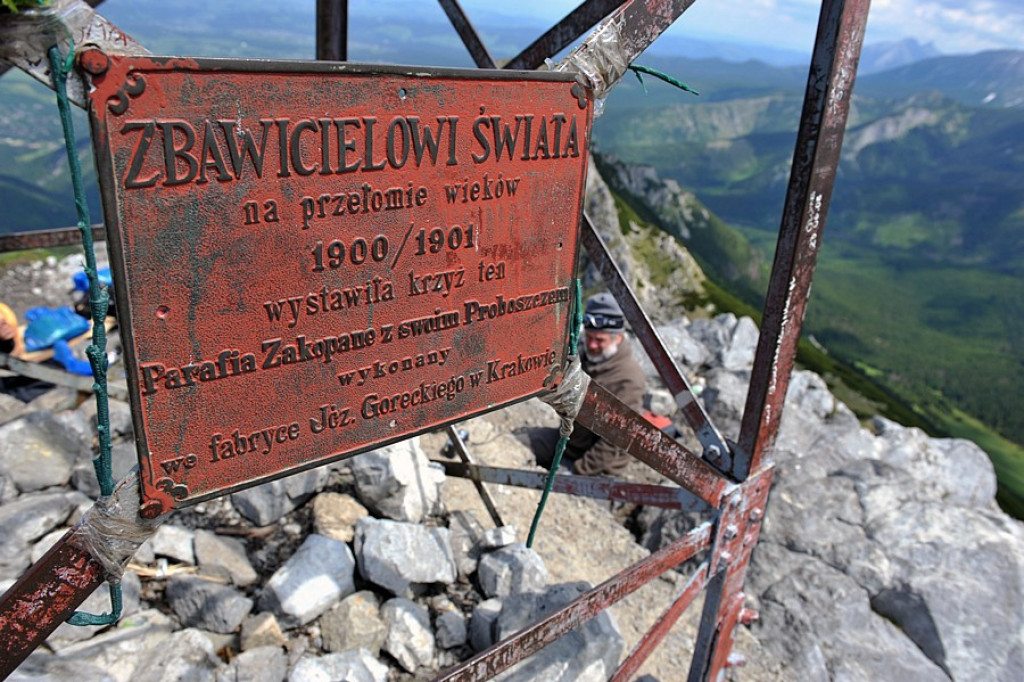 Giewont: trwają prace przy modernizacji krzyża