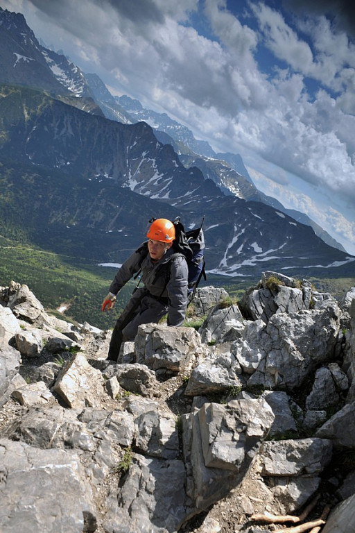 Giewont: trwają prace przy modernizacji krzyża