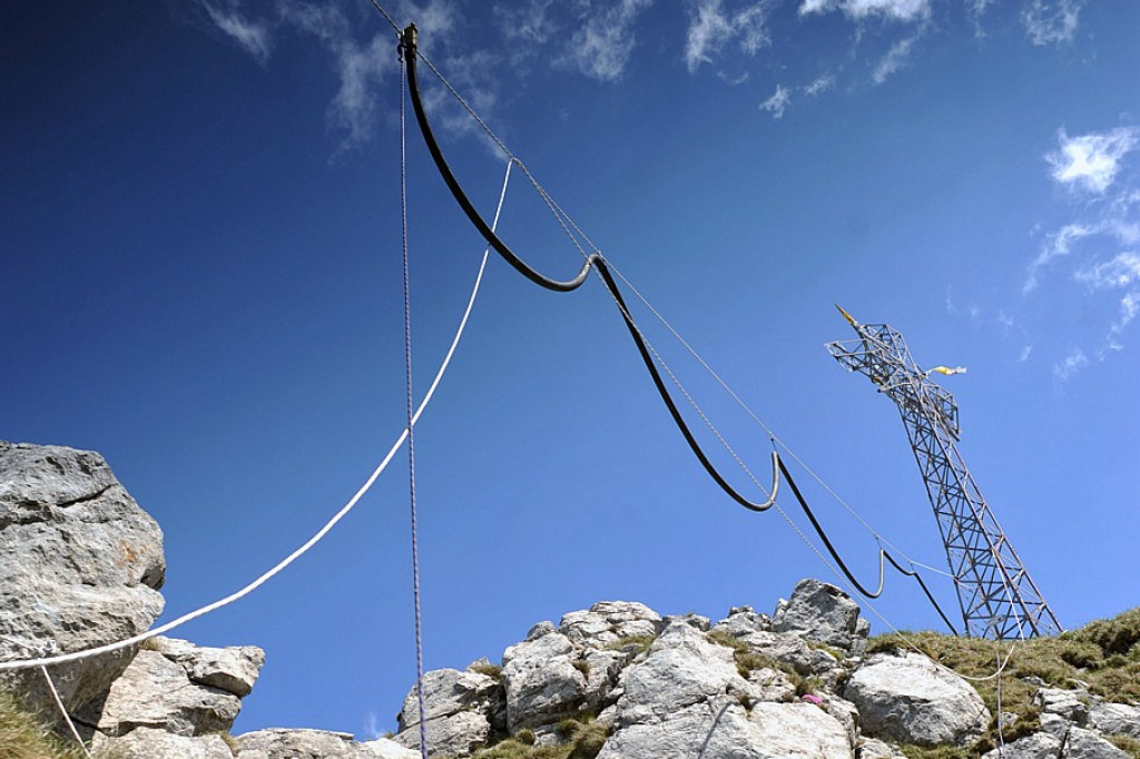 Giewont: trwają prace przy modernizacji krzyża