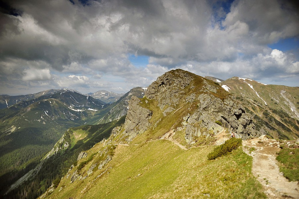 Tatry czekają na wakacyjnych turystów