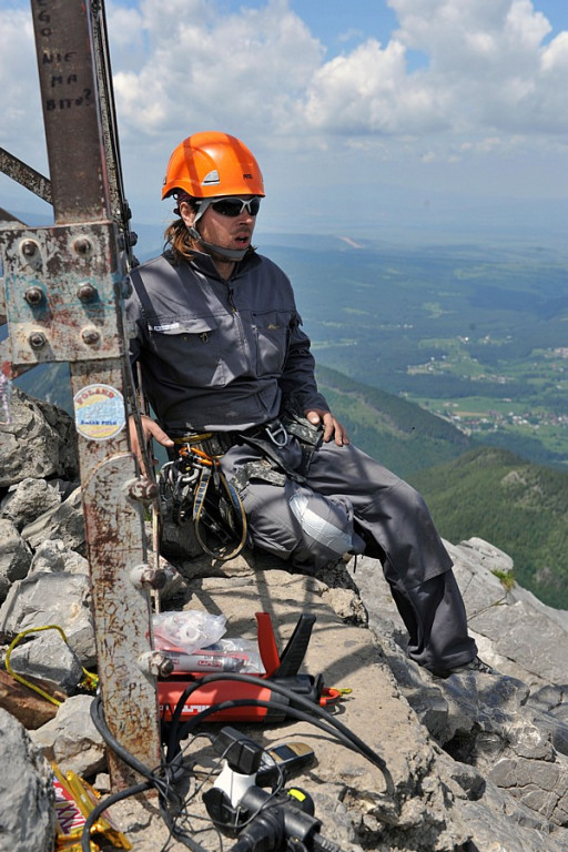 Giewont: trwają prace przy modernizacji krzyża