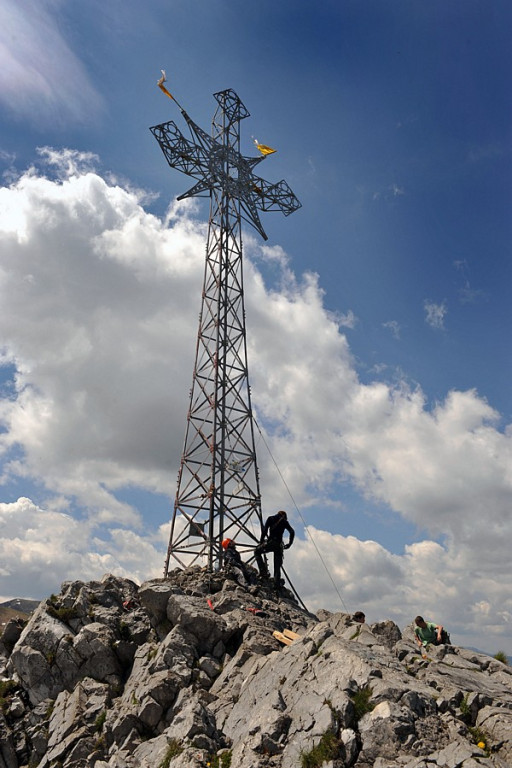 Giewont: trwają prace przy modernizacji krzyża