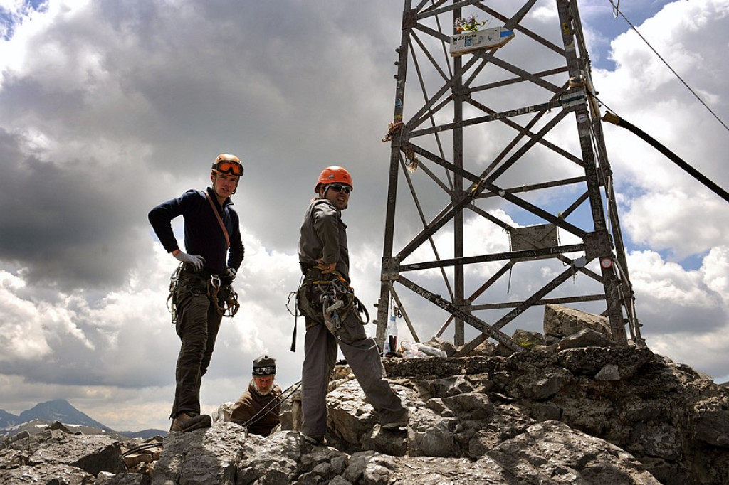 Giewont: trwają prace przy modernizacji krzyża