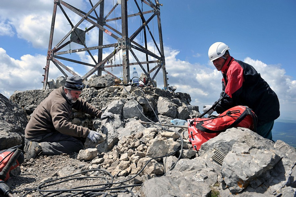 Giewont: trwają prace przy modernizacji krzyża