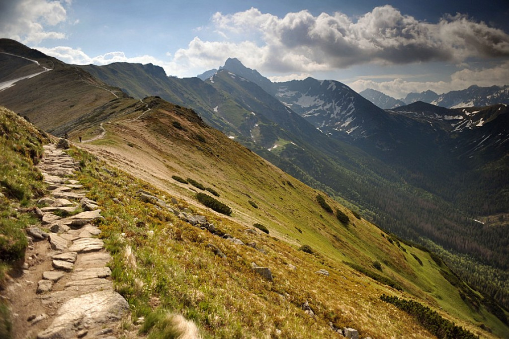 Tatry czekają na wakacyjnych turystów