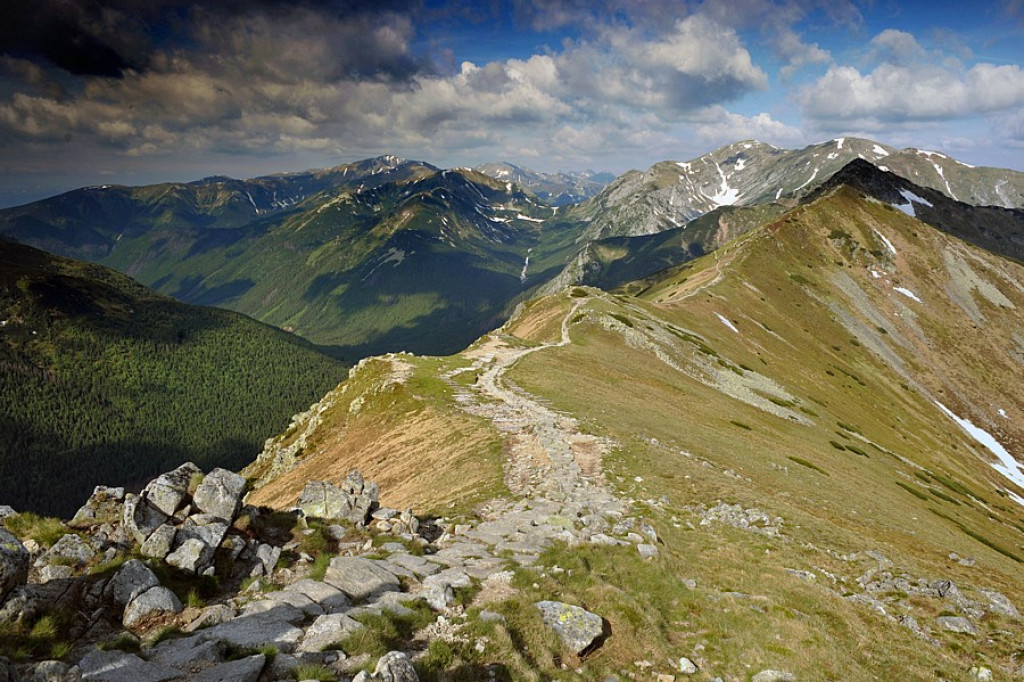 Tatry czekają na wakacyjnych turystów
