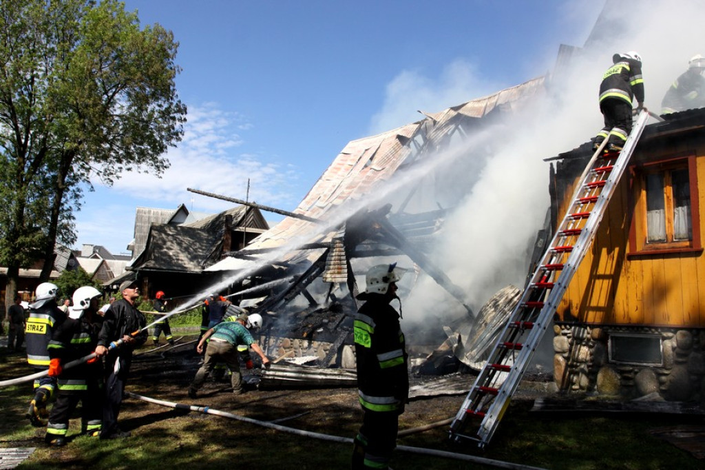 Pożar w Białym Dunajcu. Strażak trafił do szpitala