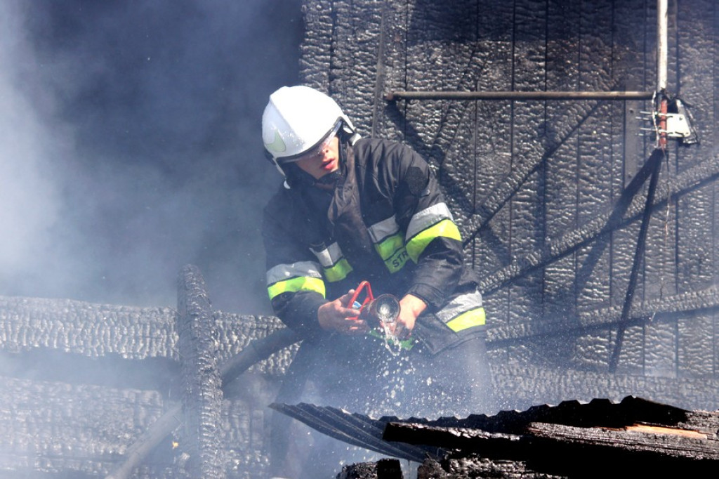 Pożar w Białym Dunajcu. Strażak trafił do szpitala