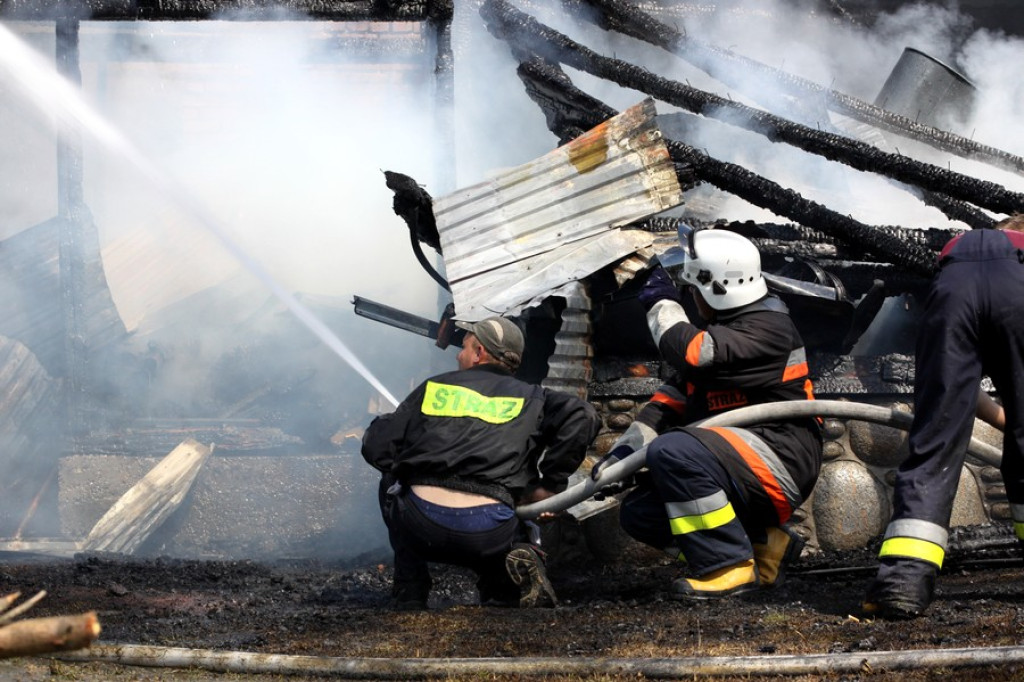 Pożar w Białym Dunajcu. Strażak trafił do szpitala