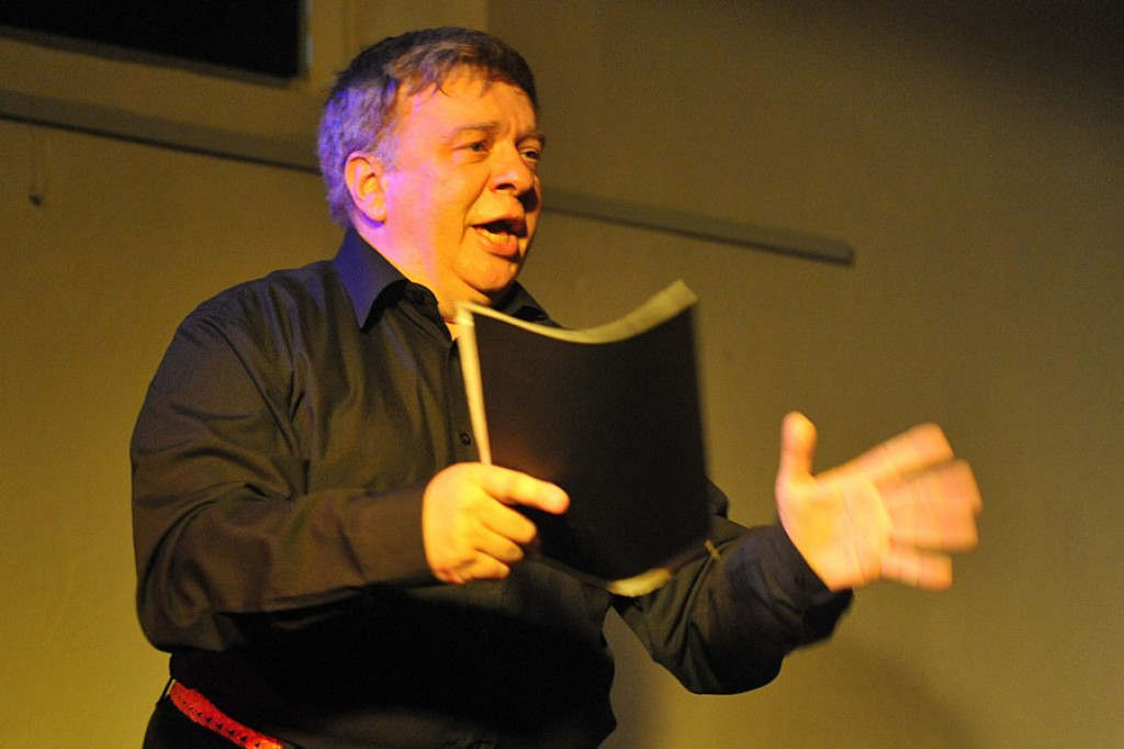 Fioletowa krowa wg Stanisława Barańczaka