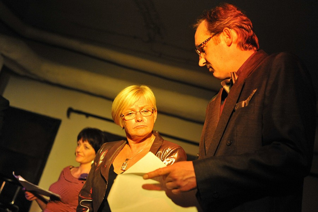 Fioletowa krowa wg Stanisława Barańczaka