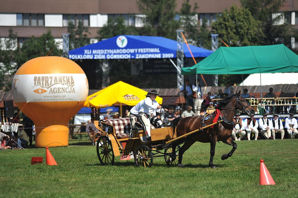 Rówień Krupowa: Rywalizaja fiakrów i wozaków