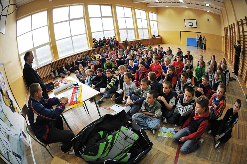 Hokeiści w Szkole Podstawowej we Frydmanie