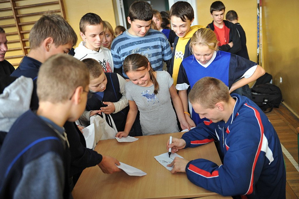 Hokeiści w Szkole Podstawowej we Frydmanie