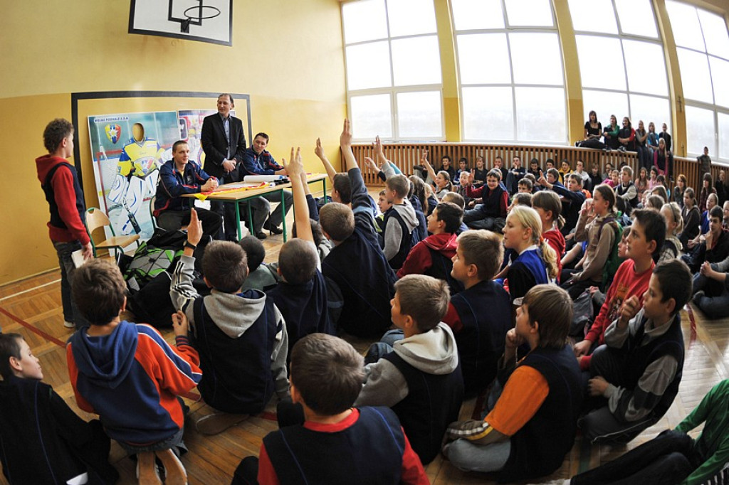 Hokeiści w Szkole Podstawowej we Frydmanie
