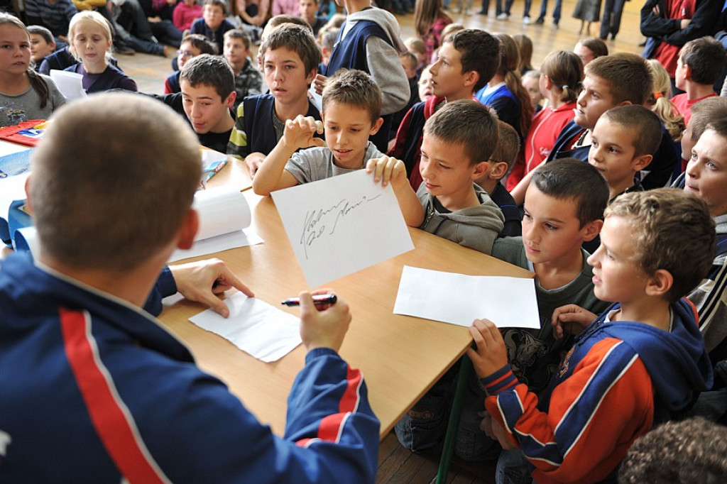 Hokeiści w Szkole Podstawowej we Frydmanie