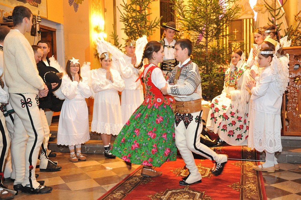 Pasterka i jasełka w Poroninie