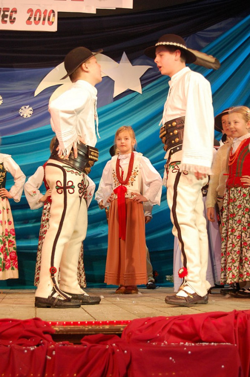 400 młodych artystów w jasełkowych przedstawieniach