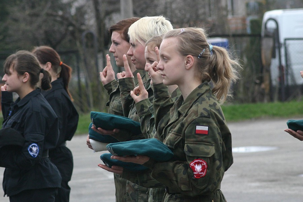 Poświęcenie sztandaru LO wojskowo-policyjnego