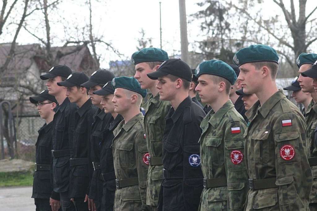 Poświęcenie sztandaru LO wojskowo-policyjnego