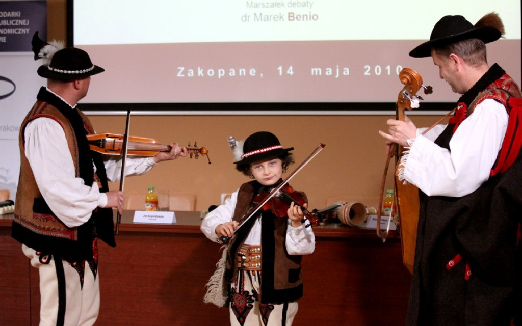 Gorąca dyskusja na ekonomicznym sympozjum