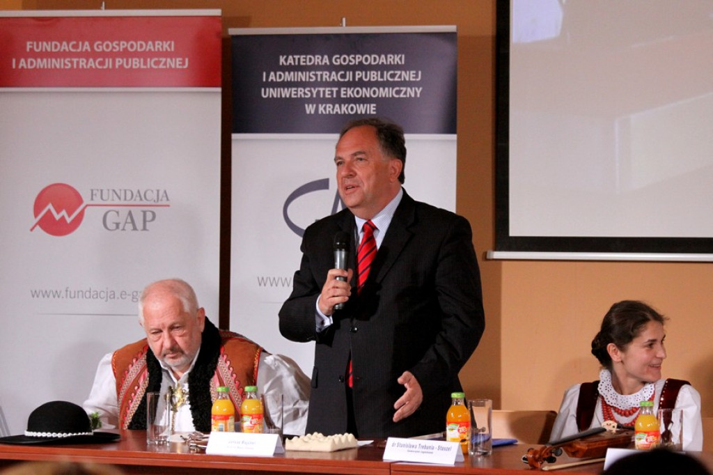 Gorąca dyskusja na ekonomicznym sympozjum