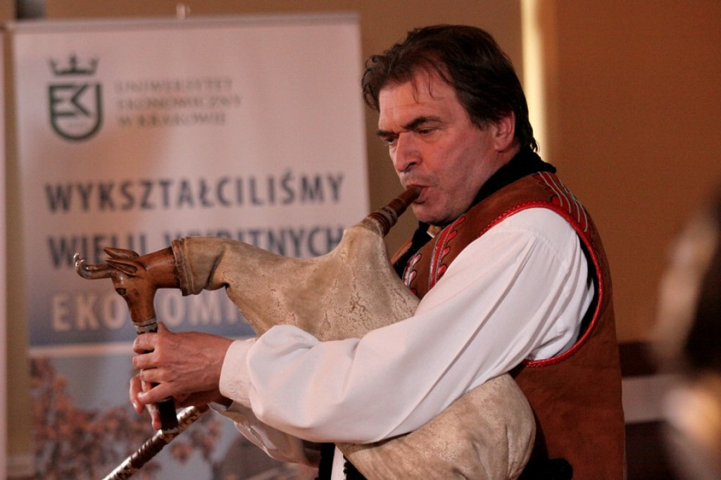 Gorąca dyskusja na ekonomicznym sympozjum