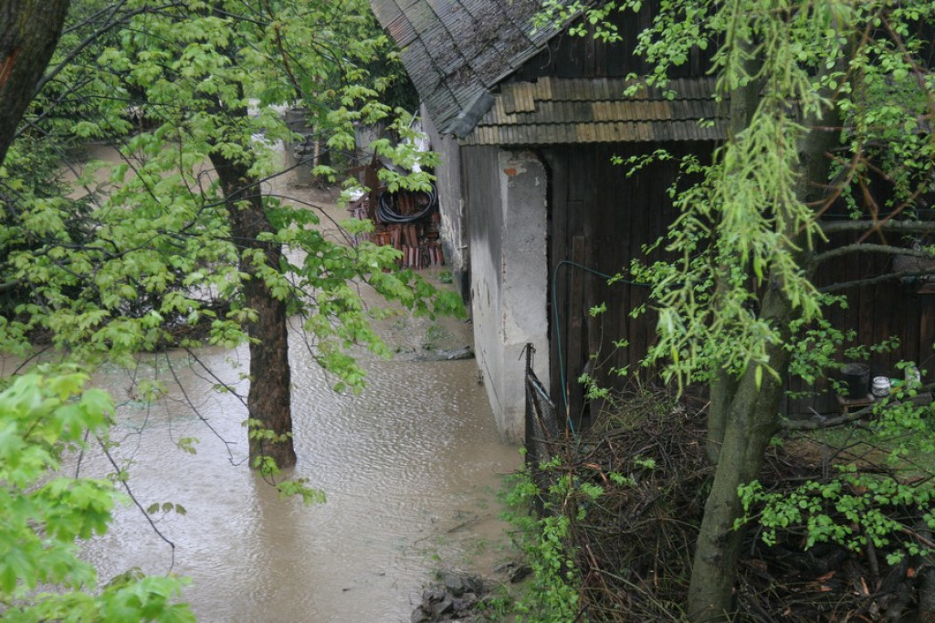 Zalane Krempachy, wezbrana Białka
