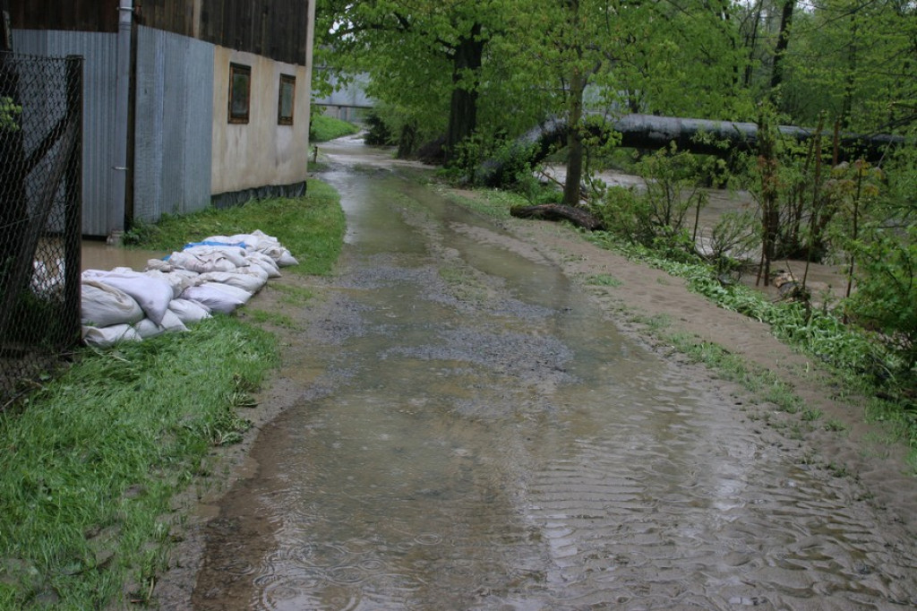 Zalane Krempachy, wezbrana Białka