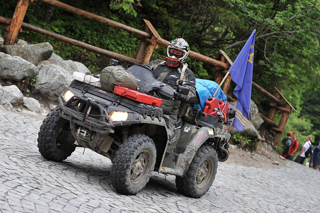 Niepełnosprawny podróżnik nad Morskim Okiem