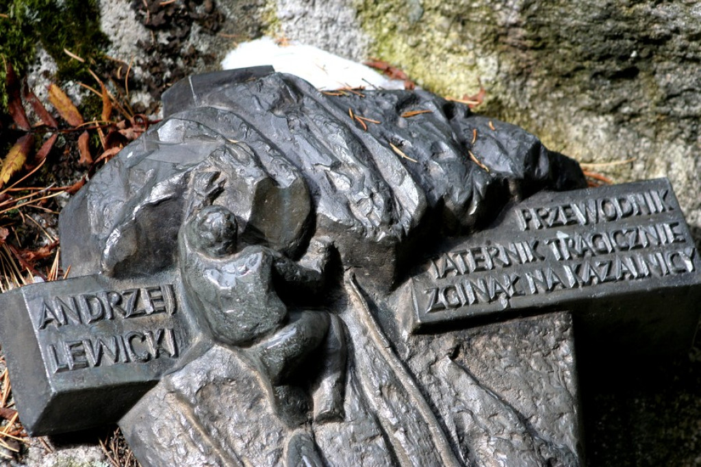 Cmentarz pod Osterwą. Żywym ku przestrodze