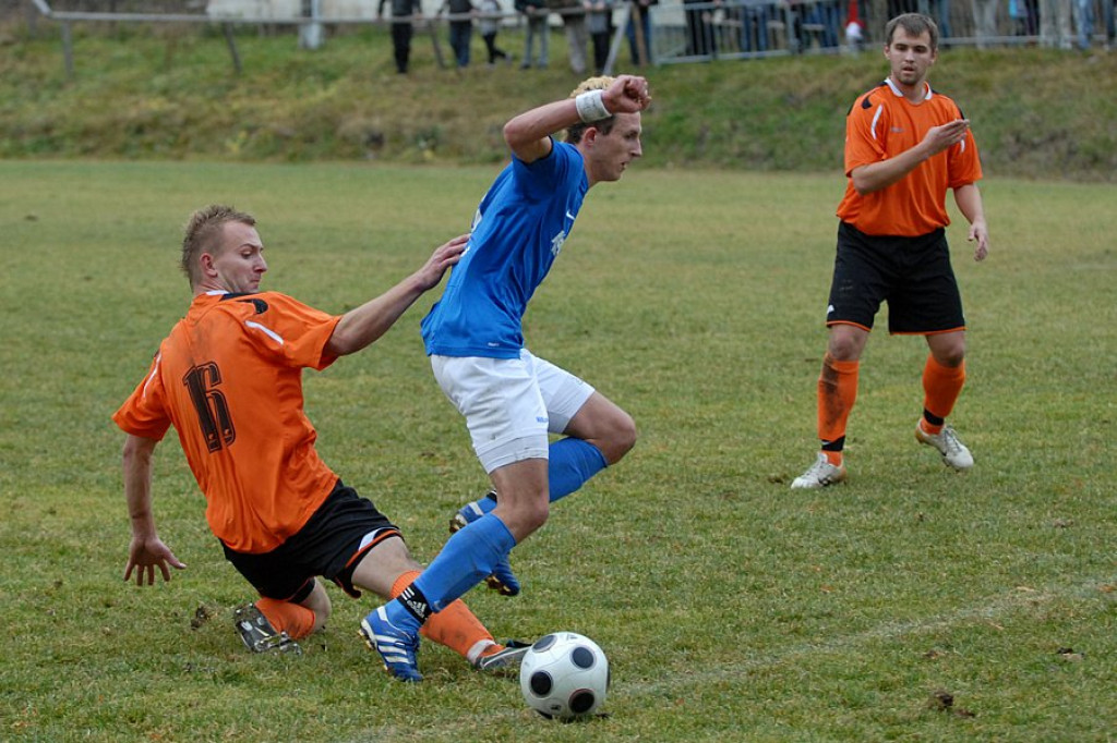 Piłkarska niedziela: Lubań, Watra, Poroniec, Wierchy