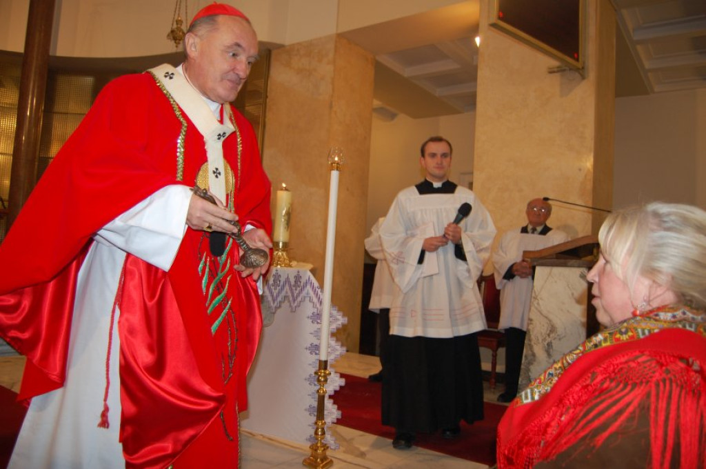 Kard. Nycz przekazał góralom relikwie ks. Popiełuszki
