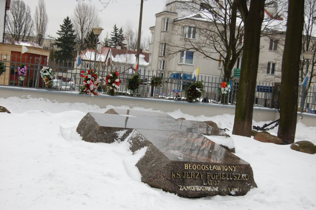 Kard. Nycz przekazał góralom relikwie ks. Popiełuszki