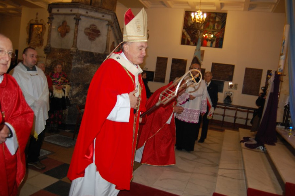 Kard. Nycz przekazał góralom relikwie ks. Popiełuszki