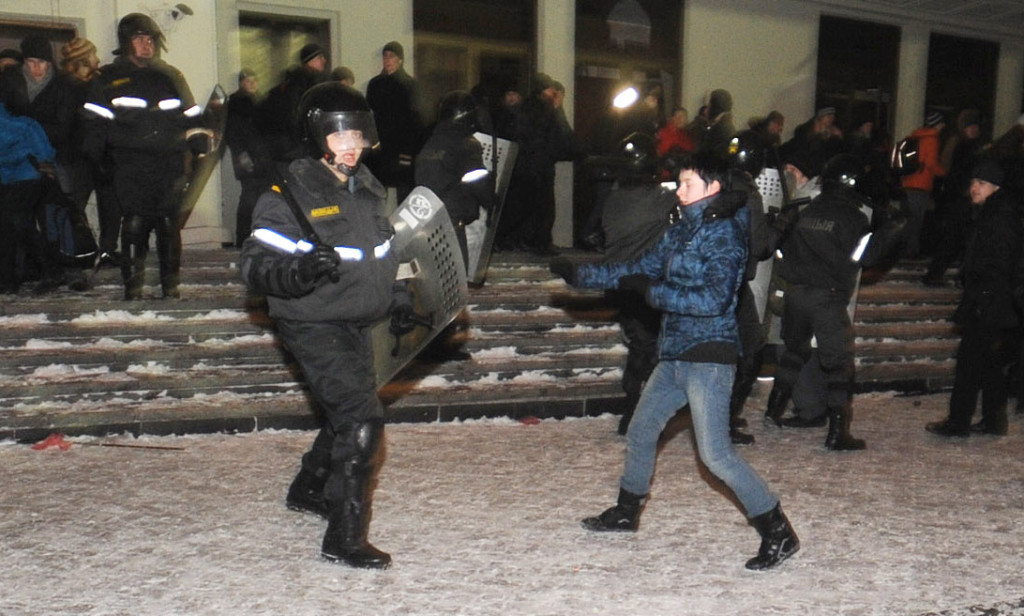 Milicja brutalnie spacyfikowała demonstrację