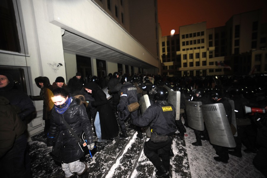 Milicja brutalnie spacyfikowała demonstrację