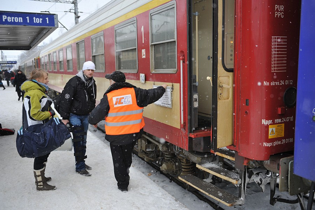 Sylwestrowi turyści opuszczają Zakopane