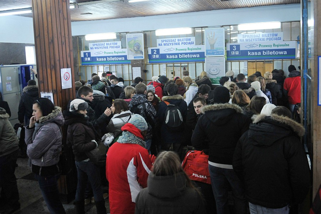 Sylwestrowi turyści opuszczają Zakopane