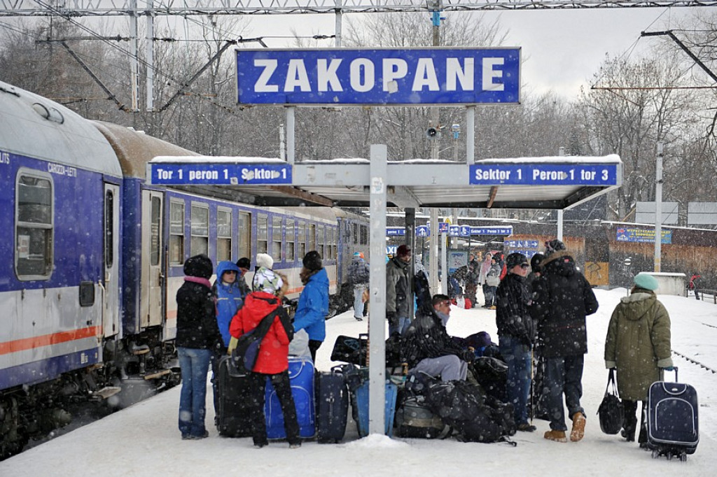 Sylwestrowi turyści opuszczają Zakopane