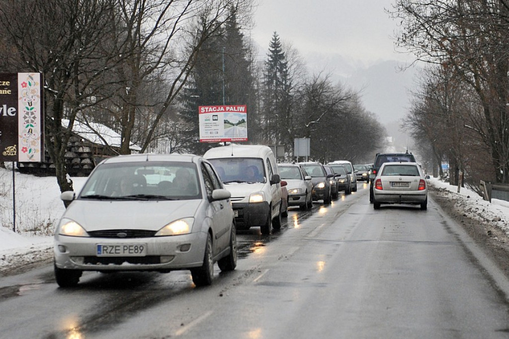Sylwestrowi turyści opuszczają Zakopane