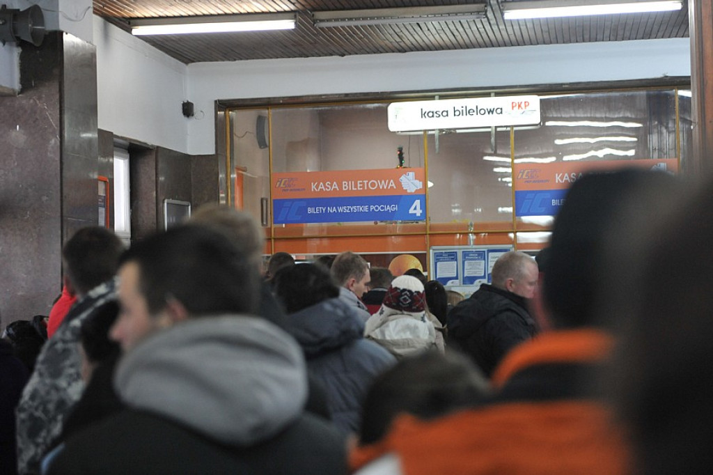 Sylwestrowi turyści opuszczają Zakopane