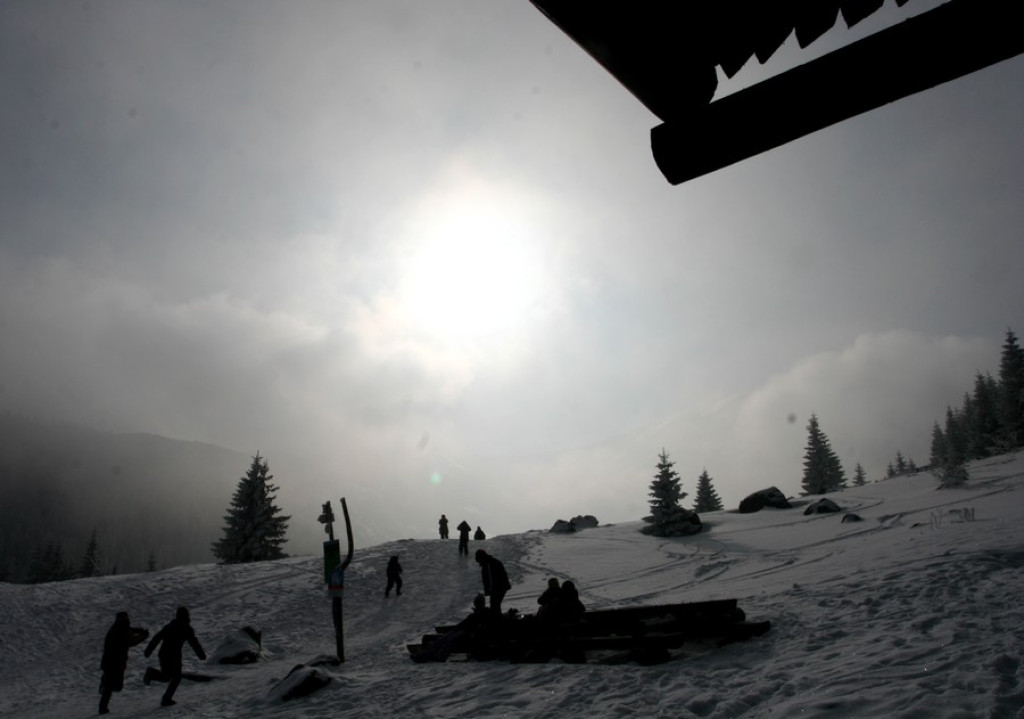 Tatry: Słońce walczy z chmurami