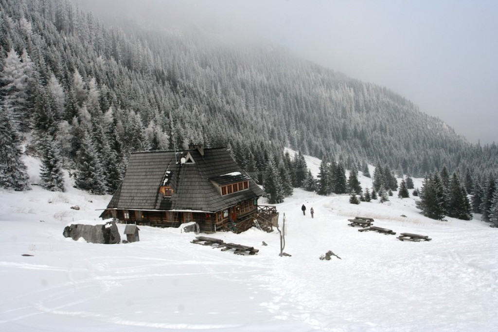 Tatry: Słońce walczy z chmurami