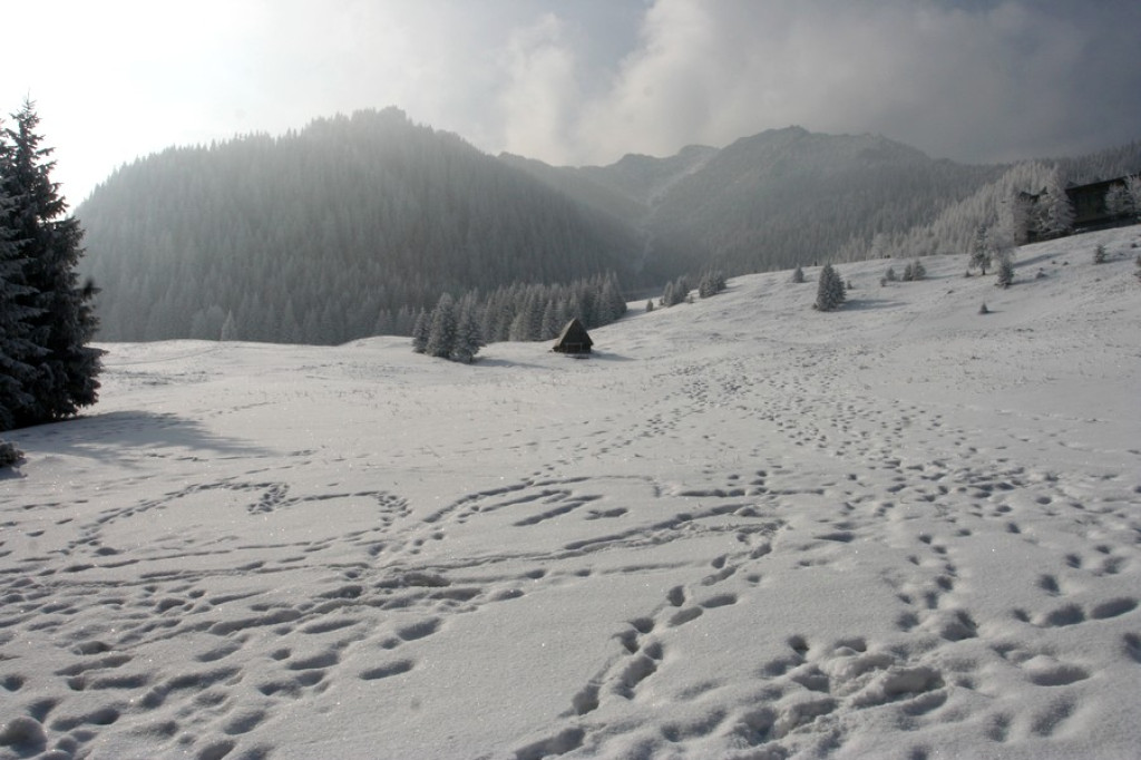 Tatry: Słońce walczy z chmurami