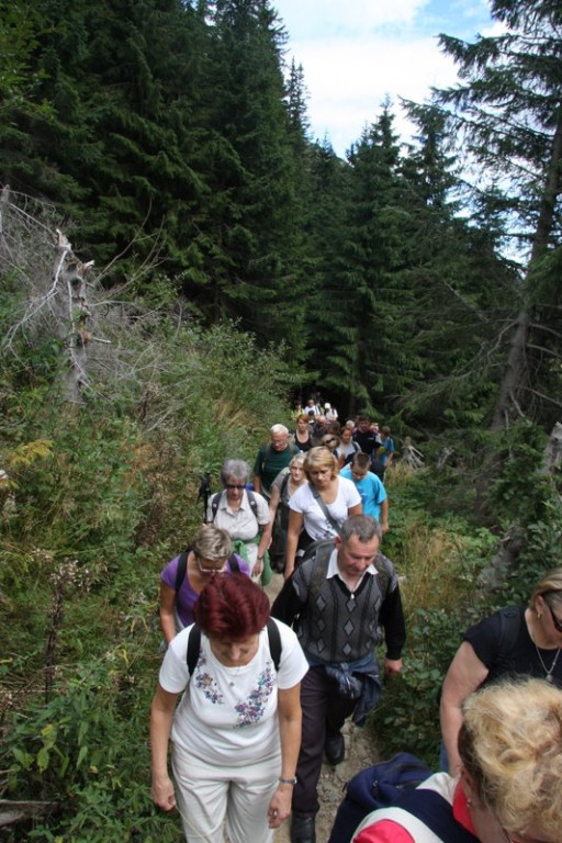 Pielgrzymi w drodze na Giewont
